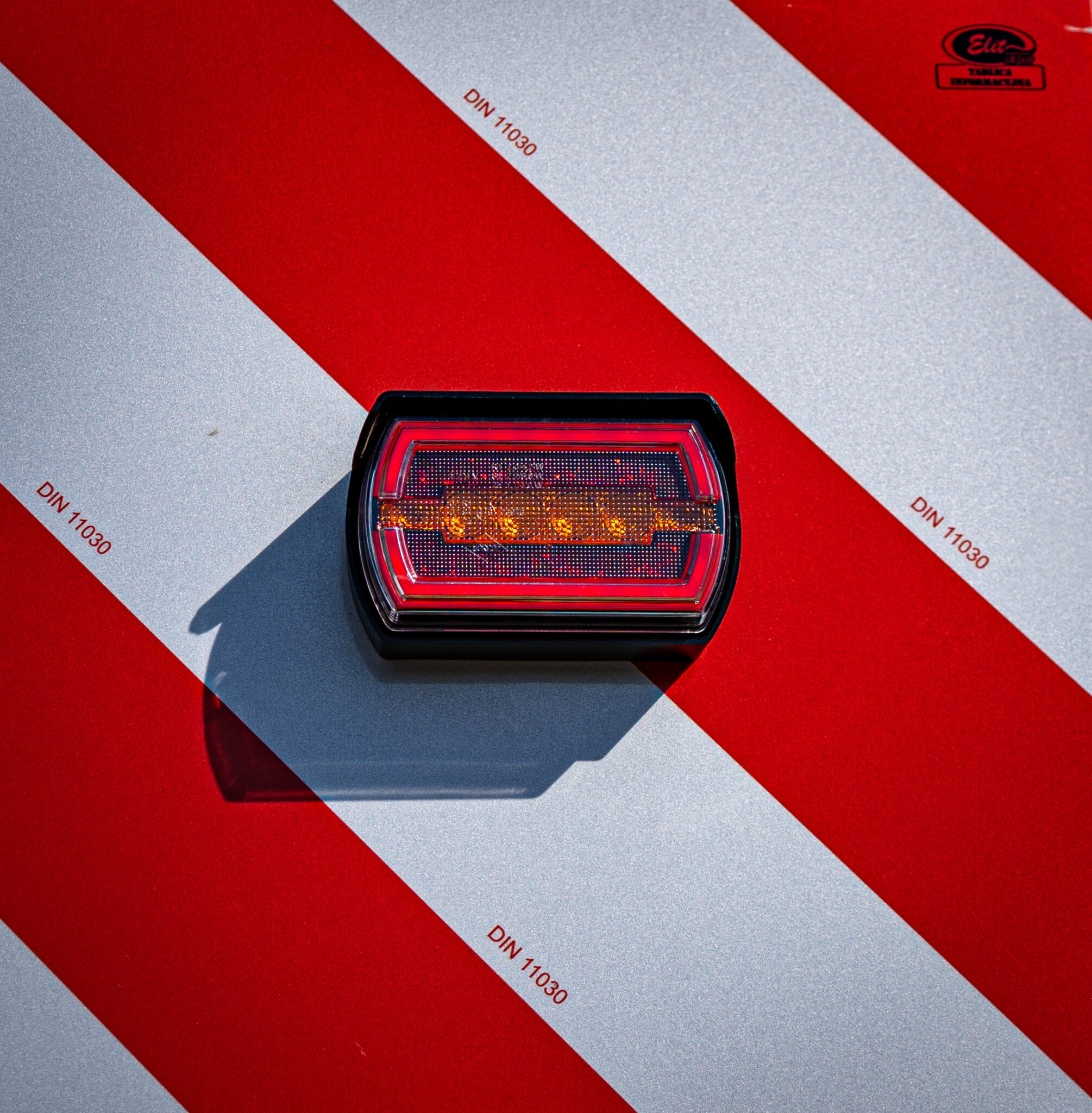 ZPR 3020 (8.2.2) 12/24V LED-Beleuchtungsset mit Warntafel, Superseal-Steckdose und -Stecker