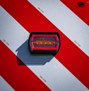 ZPR 3020 (8.2.2) 12/24V LED-Beleuchtungsset mit Warntafel, Superseal-Steckdose und -Stecker