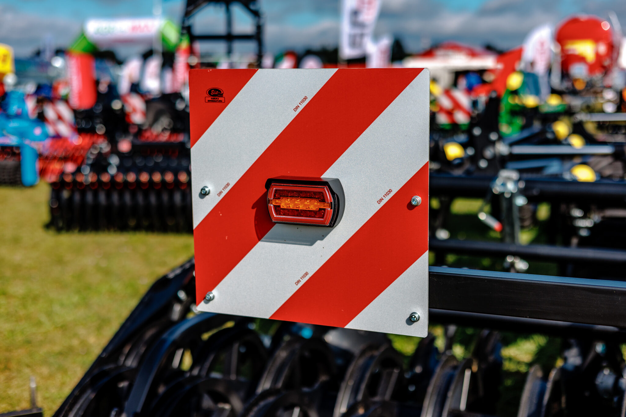 ZPR 3020 (8.2.2) 12/24V LED-Beleuchtungsset mit Warntafel, Superseal-Steckdose und -Stecker