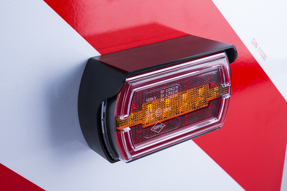 ZPR 3020 (8.2.2) 12/24V LED-Beleuchtungsset mit Warntafel, Superseal-Steckdose und -Stecker